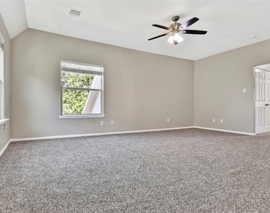 5601 Savannah Woods Lane - Photo Thumbnail 10