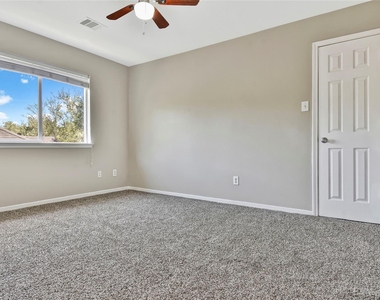 5601 Savannah Woods Lane - Photo Thumbnail 12