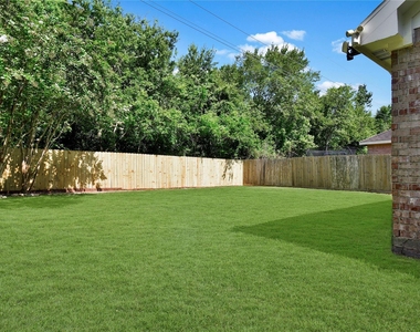 5601 Savannah Woods Lane - Photo Thumbnail 15