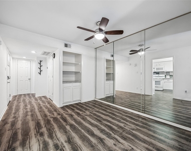 763 Bering Drive - Photo Thumbnail 4