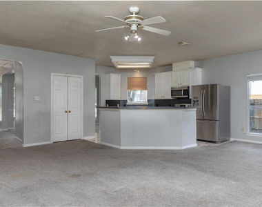 3103 Lauren Lane - Photo Thumbnail 9