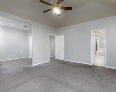 3103 Lauren Lane - Photo Thumbnail 15
