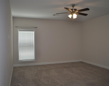 2502 Majestic Oaks Court - Photo Thumbnail 17