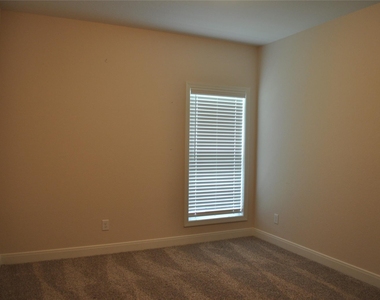 2502 Majestic Oaks Court - Photo Thumbnail 22