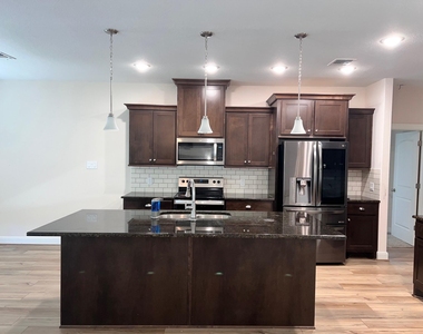 2502 Majestic Oaks Court - Photo Thumbnail 15