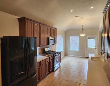 6411 Briar Moss Lane - Photo Thumbnail 20