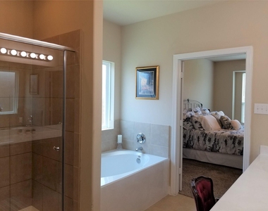 2566 Riverway Drive - Photo Thumbnail 10