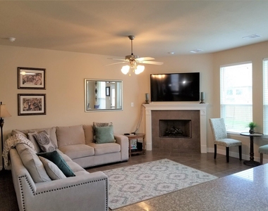 2566 Riverway Drive - Photo Thumbnail 4