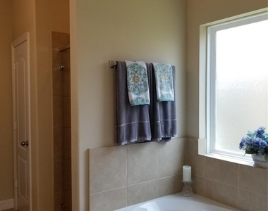 2566 Riverway Drive - Photo Thumbnail 12