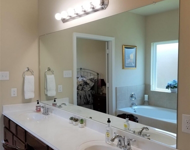 2566 Riverway Drive - Photo Thumbnail 11