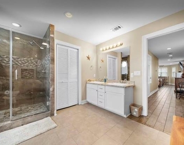 806 Kipp Avenue - Photo Thumbnail 11