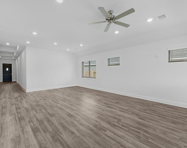 817 Bahia Bay Dr - Photo Thumbnail 13