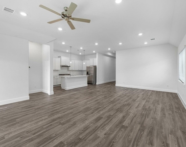 817 Bahia Bay Dr - Photo Thumbnail 14