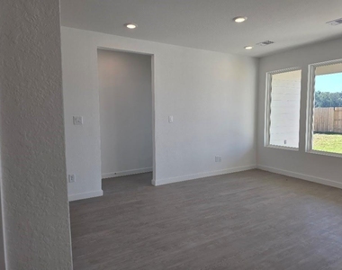 1743 Magnolia Jade Court - Photo Thumbnail 12