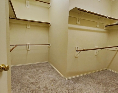 7127 Bristol Ridge Drive - Photo Thumbnail 20