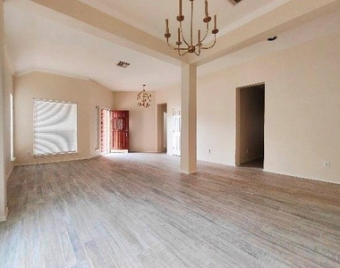 7127 Bristol Ridge Drive - Photo Thumbnail 4