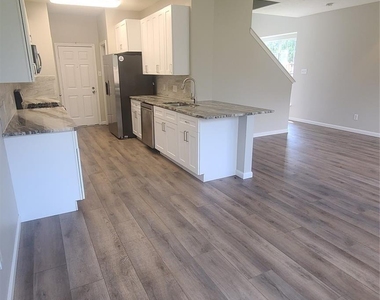 17242 Oakwood Chase Drive - Photo Thumbnail 5