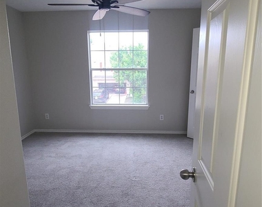 17242 Oakwood Chase Drive - Photo Thumbnail 11