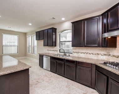 6034 Gracys Landing Lane - Photo Thumbnail 15