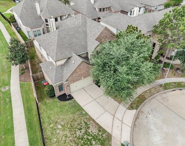 6034 Gracys Landing Lane - Photo Thumbnail 4
