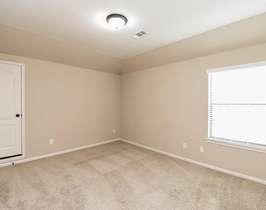 6034 Gracys Landing Lane - Photo Thumbnail 39