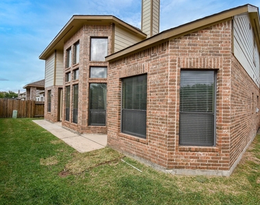 6034 Gracys Landing Lane - Photo Thumbnail 43