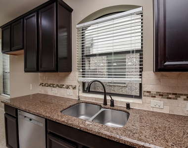 6034 Gracys Landing Lane - Photo Thumbnail 17