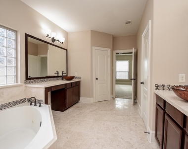 6034 Gracys Landing Lane - Photo Thumbnail 24