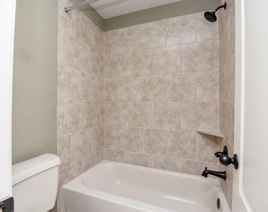 6034 Gracys Landing Lane - Photo Thumbnail 38