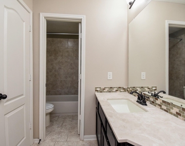 6034 Gracys Landing Lane - Photo Thumbnail 37