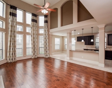 6034 Gracys Landing Lane - Photo Thumbnail 11