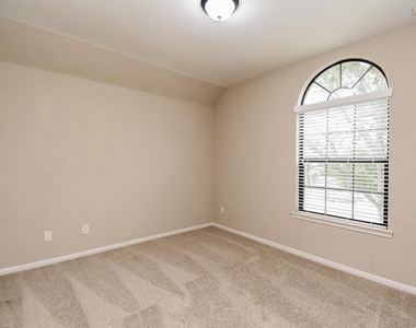 6034 Gracys Landing Lane - Photo Thumbnail 36