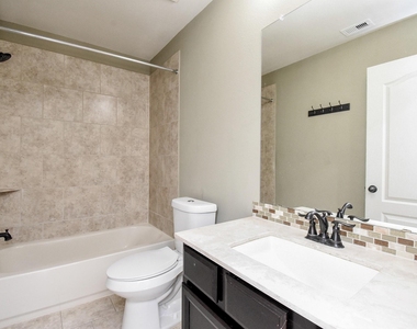 6034 Gracys Landing Lane - Photo Thumbnail 30