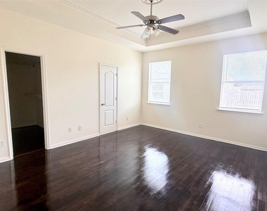 6530 Signal Point Lane - Photo Thumbnail 13