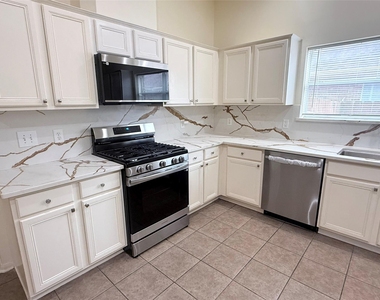 6530 Signal Point Lane - Photo Thumbnail 10