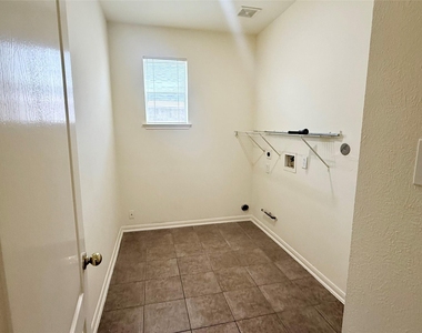 6530 Signal Point Lane - Photo Thumbnail 27