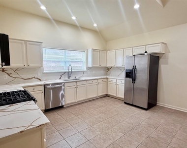 6530 Signal Point Lane - Photo Thumbnail 12