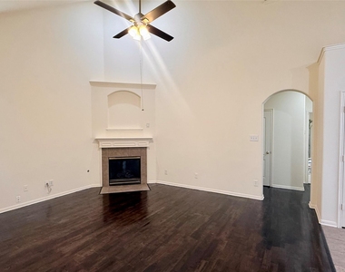 6530 Signal Point Lane - Photo Thumbnail 7