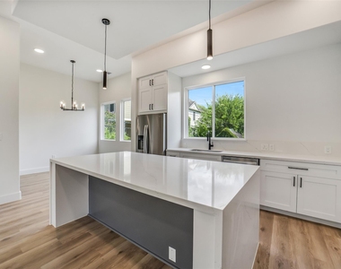 225 Willard Street - Photo Thumbnail 12