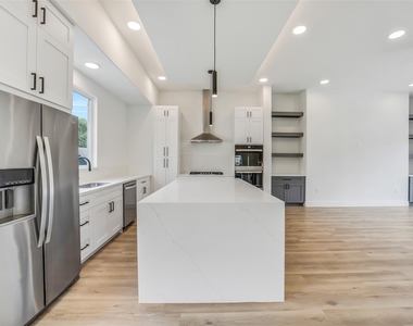225 Willard Street - Photo Thumbnail 14