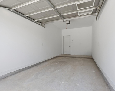 5921 Mountwood Street - Photo Thumbnail 6