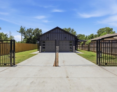 5921 Mountwood Street - Photo Thumbnail 2