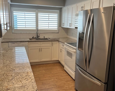 632 98th Avenue N - Photo Thumbnail 1