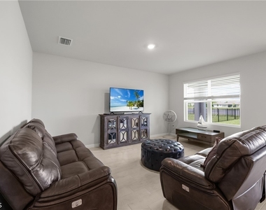 2621 Table Coral Trail - Photo Thumbnail 11