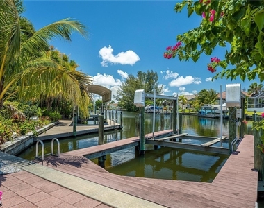 4123 Sw 26th Place - Photo Thumbnail 1
