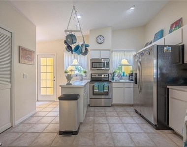 4123 Sw 26th Place - Photo Thumbnail 13
