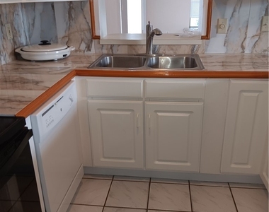 451 Marsh Avenue - Photo Thumbnail 6