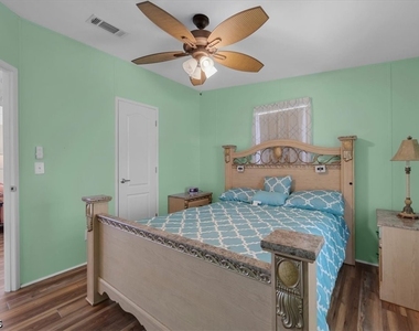 701 Coral Drive - Photo Thumbnail 21