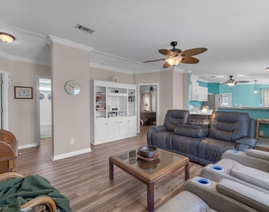 701 Coral Drive - Photo Thumbnail 5