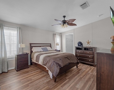 701 Coral Drive - Photo Thumbnail 7